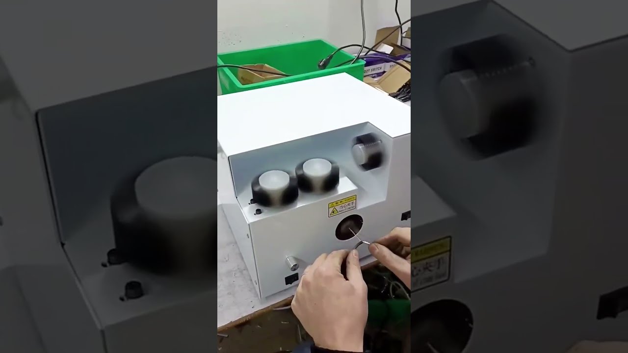 Treborstig trådvridningsmaskin i verklig drift #maskin #kabelavskalningsmaskin #fabrik