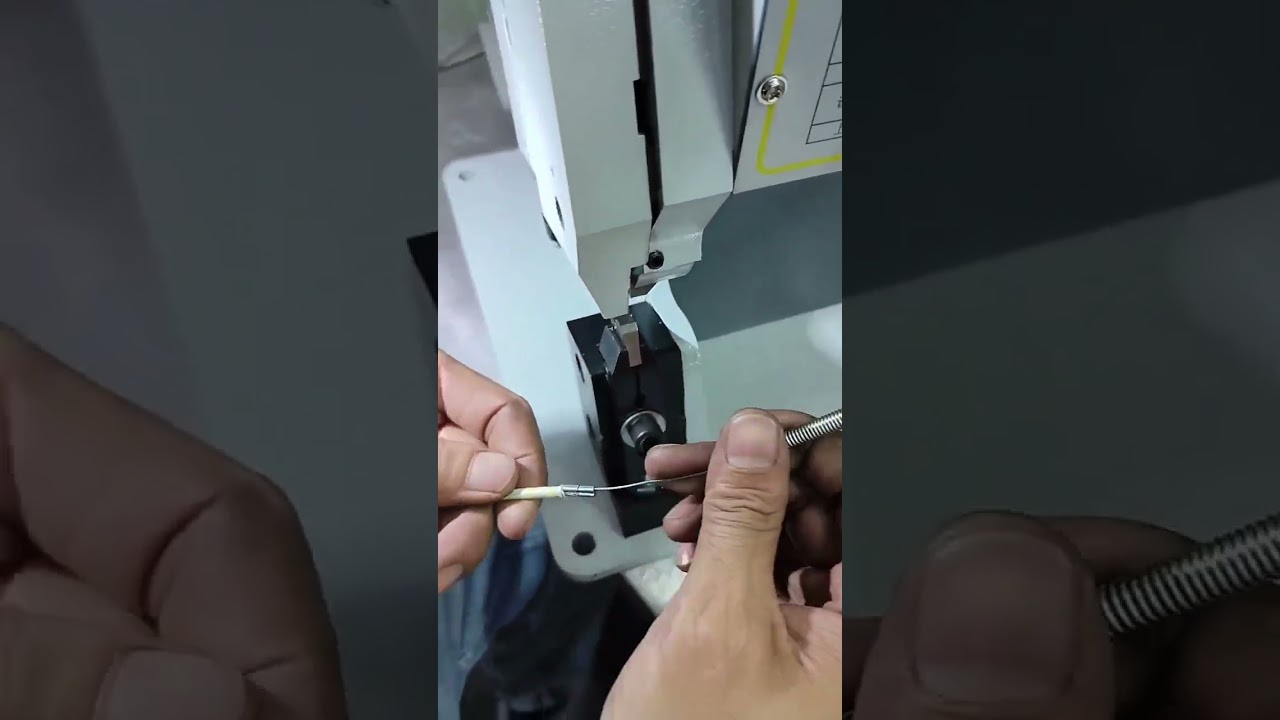 3T kopparbälteskrympmaskin – Krympning av 5mm stålband | Verklig film #fabrik #maskin #verktyg