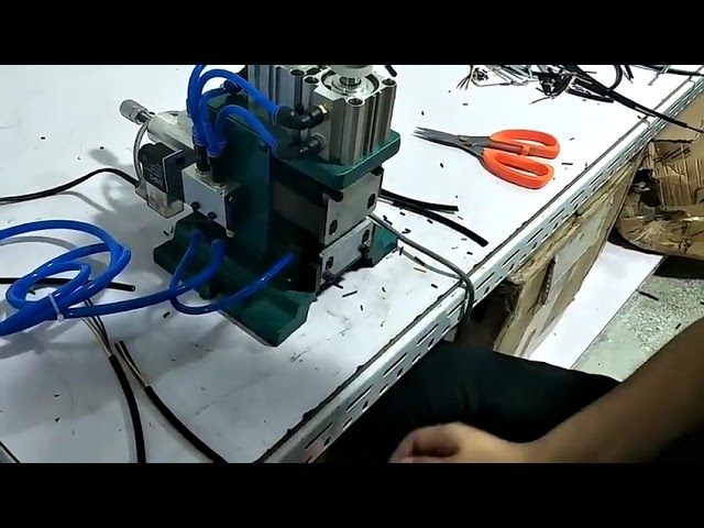 Manuell Pneumatisk Kabelavskalnings- & Twistmaskin – Effektiv Trådbearbetning