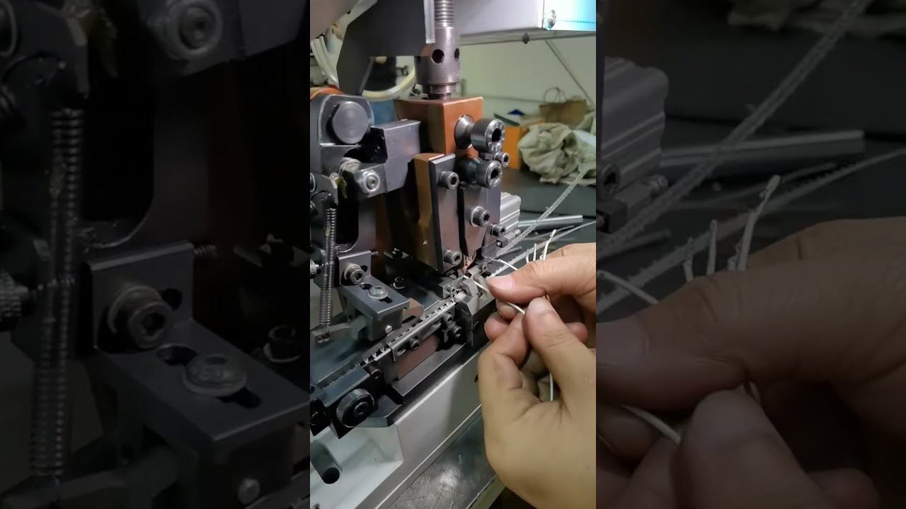Dubbel materialbältesmaskin: Avstripning och krympning av terminaler i ett steg #fabrik #maskin