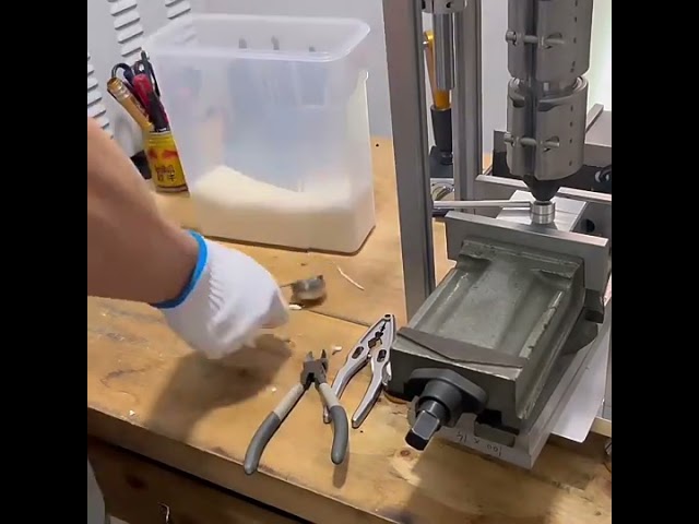 Kompakt bänkformsprutningsmaskin för smådelar & labb – perfekt för PE-prototyping