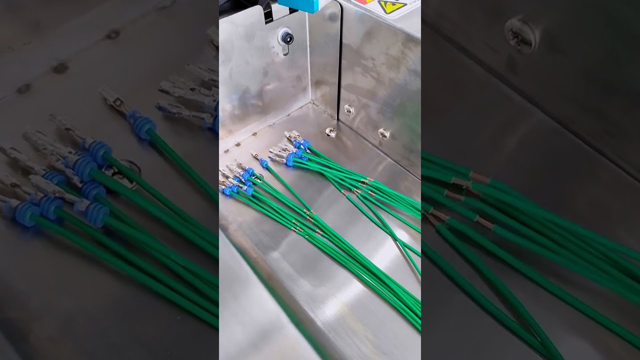 Automatisk kabelstamsmaskin med mittavisolering och regnplugg för EV parallelledningar