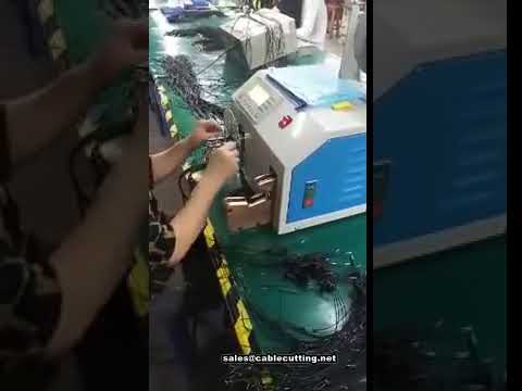 Automatisk lindnings- och bindningsmaskin för hörlurskablar med twist tie